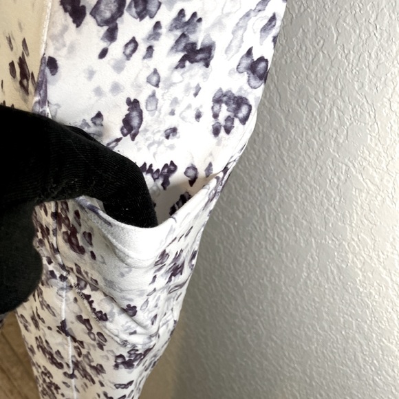 Balance Collection High Waisted Leggings with Pockets - Picture 9 of 9